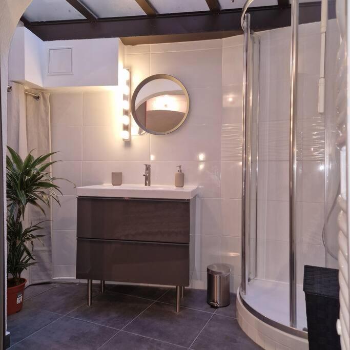 Vieille-ville De 2 Pieces Proche Apartment Nizza